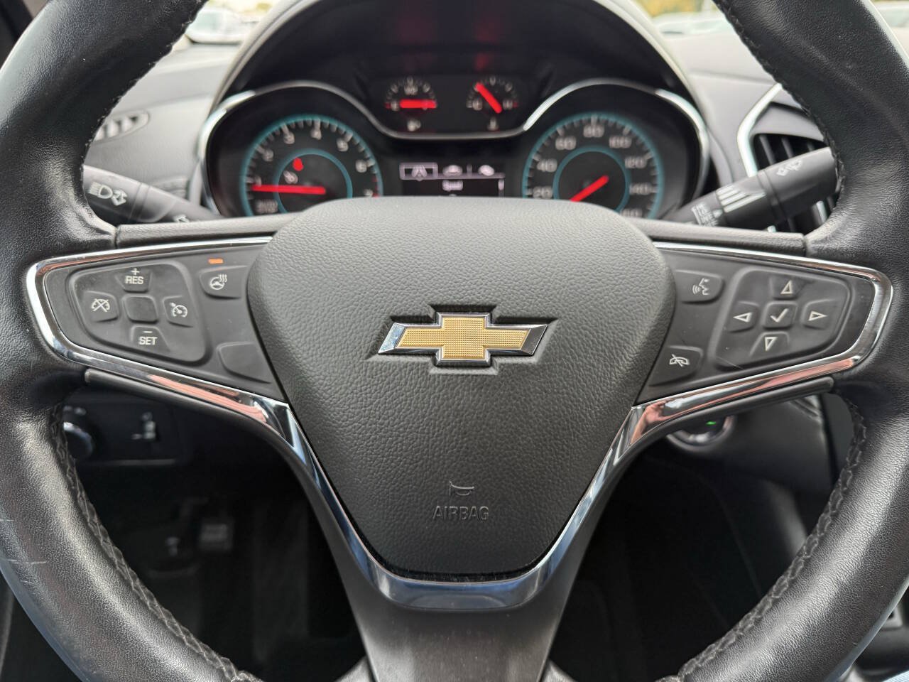 Used 2018 Chevrolet Cruze Premier FWD image 20