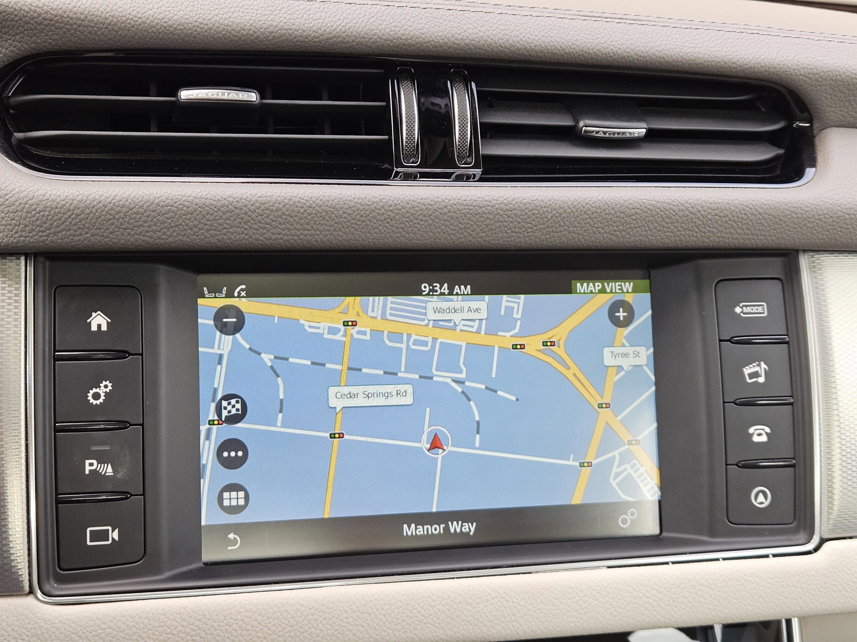 Used 2017 Jaguar XF Prestige image 19