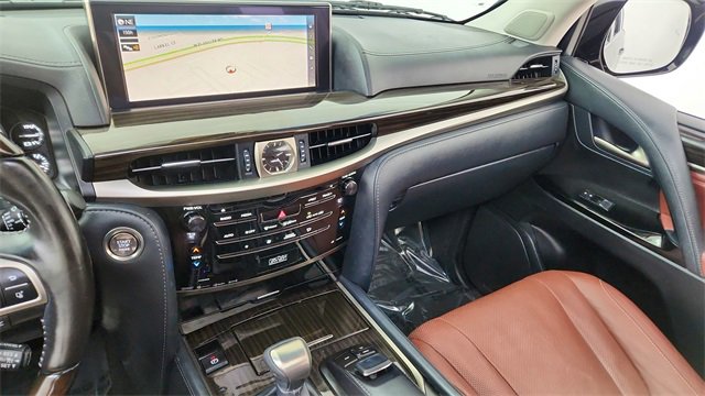 Used 2021 Lexus LX 570 4WD w/ 3rd Row & Luxury Pkg image 46