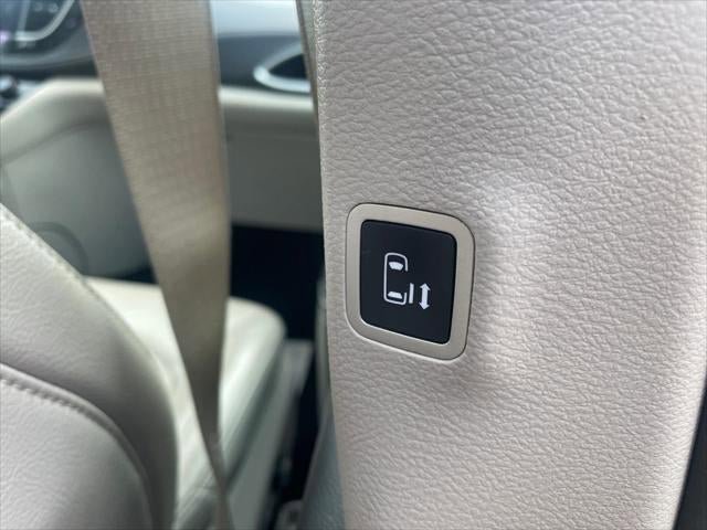 Used 2021 Chrysler Pacifica Touring-L FWD image 33