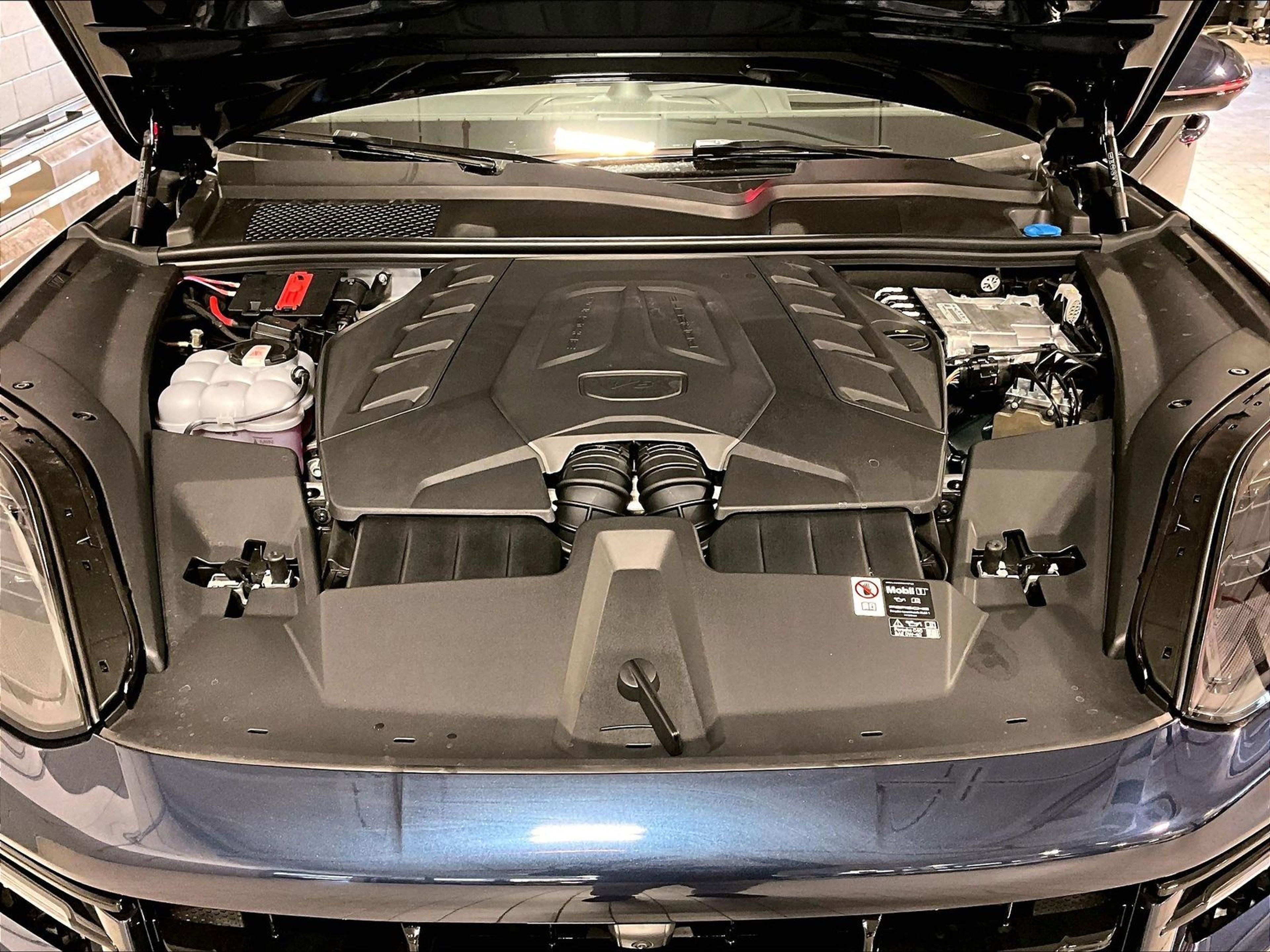 New 2026 Porsche Cayenne GTS image 12