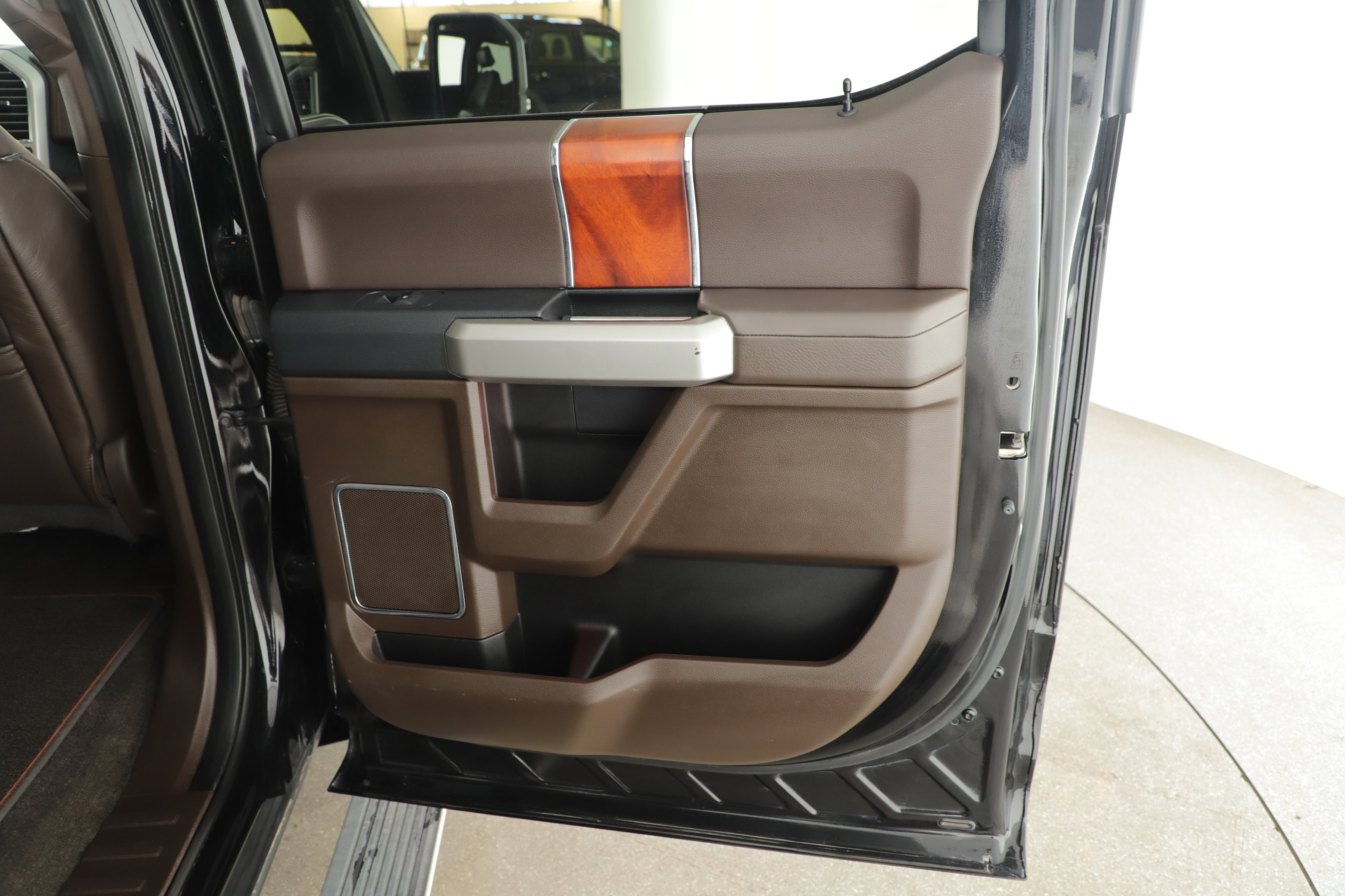 Used 2016 Ford F150 King Ranch w/ Equipment Group 601A Luxury AWD/4WD image 16