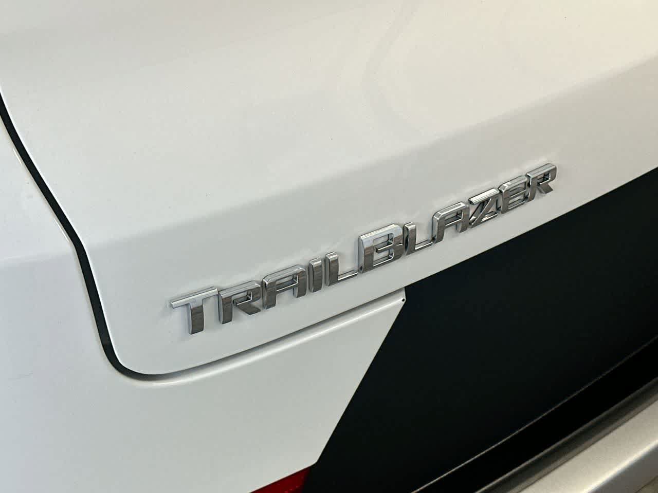 Used 2023 Chevrolet TrailBlazer LT FWD image 10