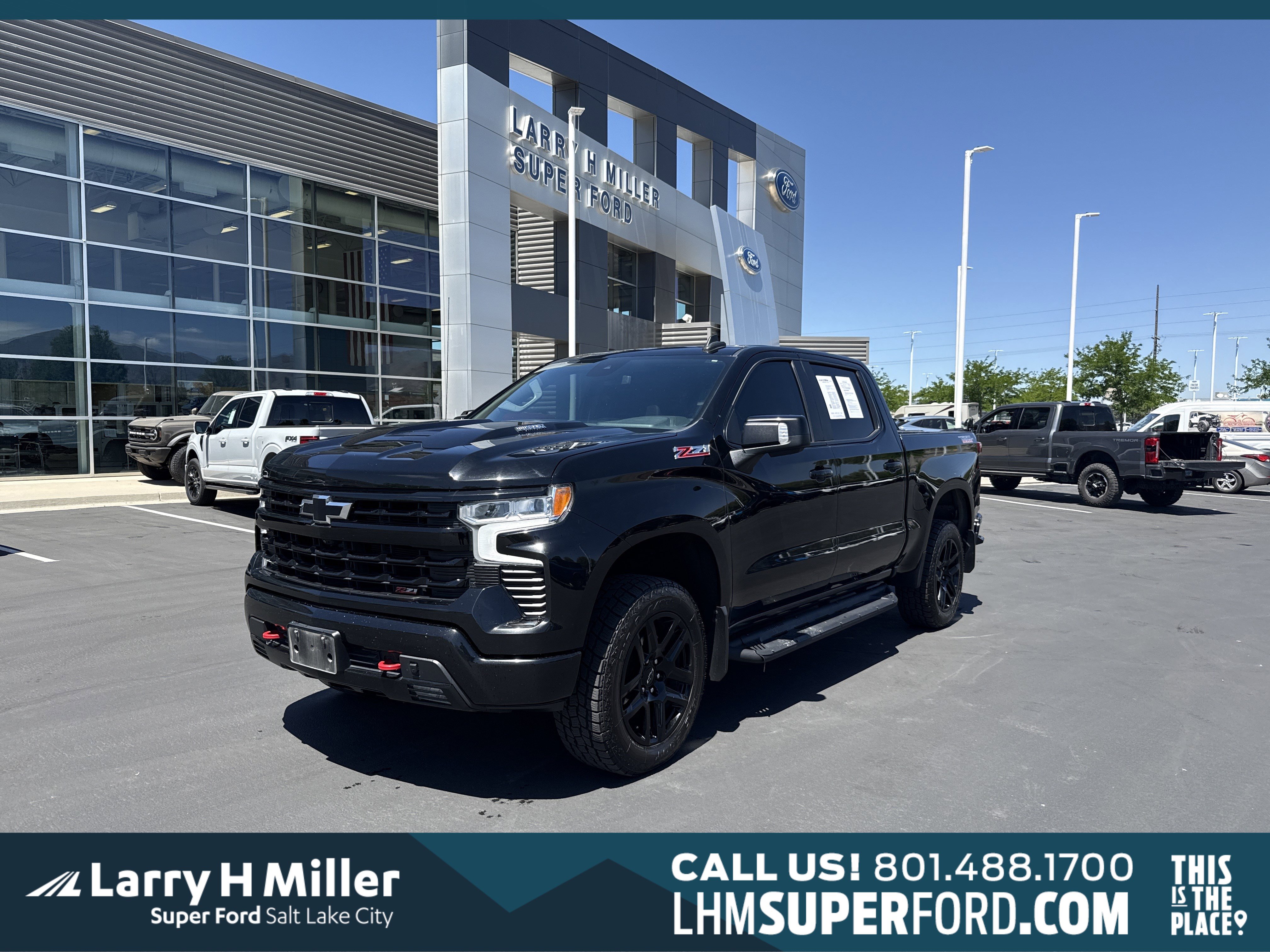 Used 2022 Chevrolet Silverado 1500 LT Trail Boss w/ LT Trail Boss Premium Package AWD/4WD image 1