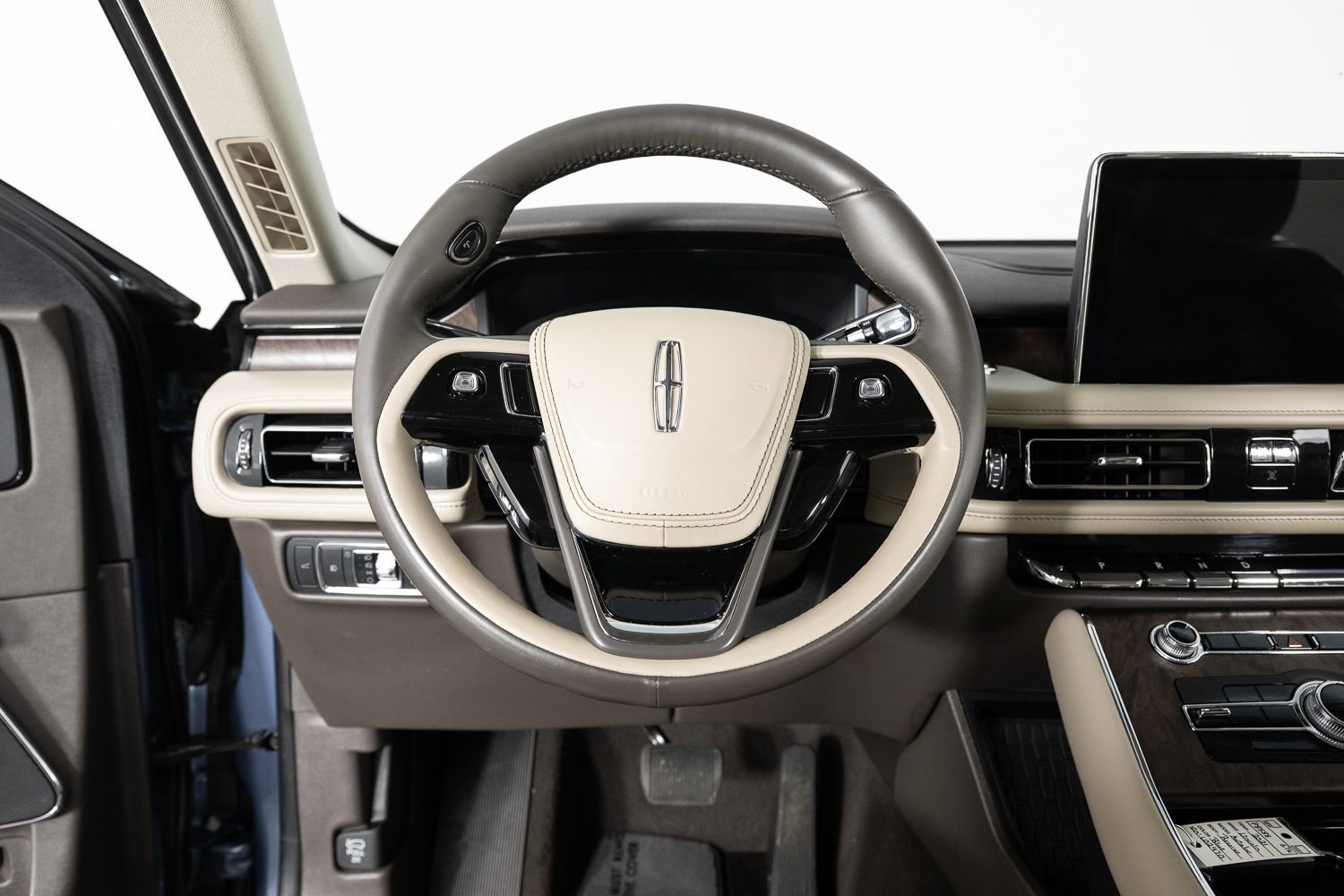 Used 2021 Lincoln Aviator Reserve w/ Class IV Trailer Tow Package image 32