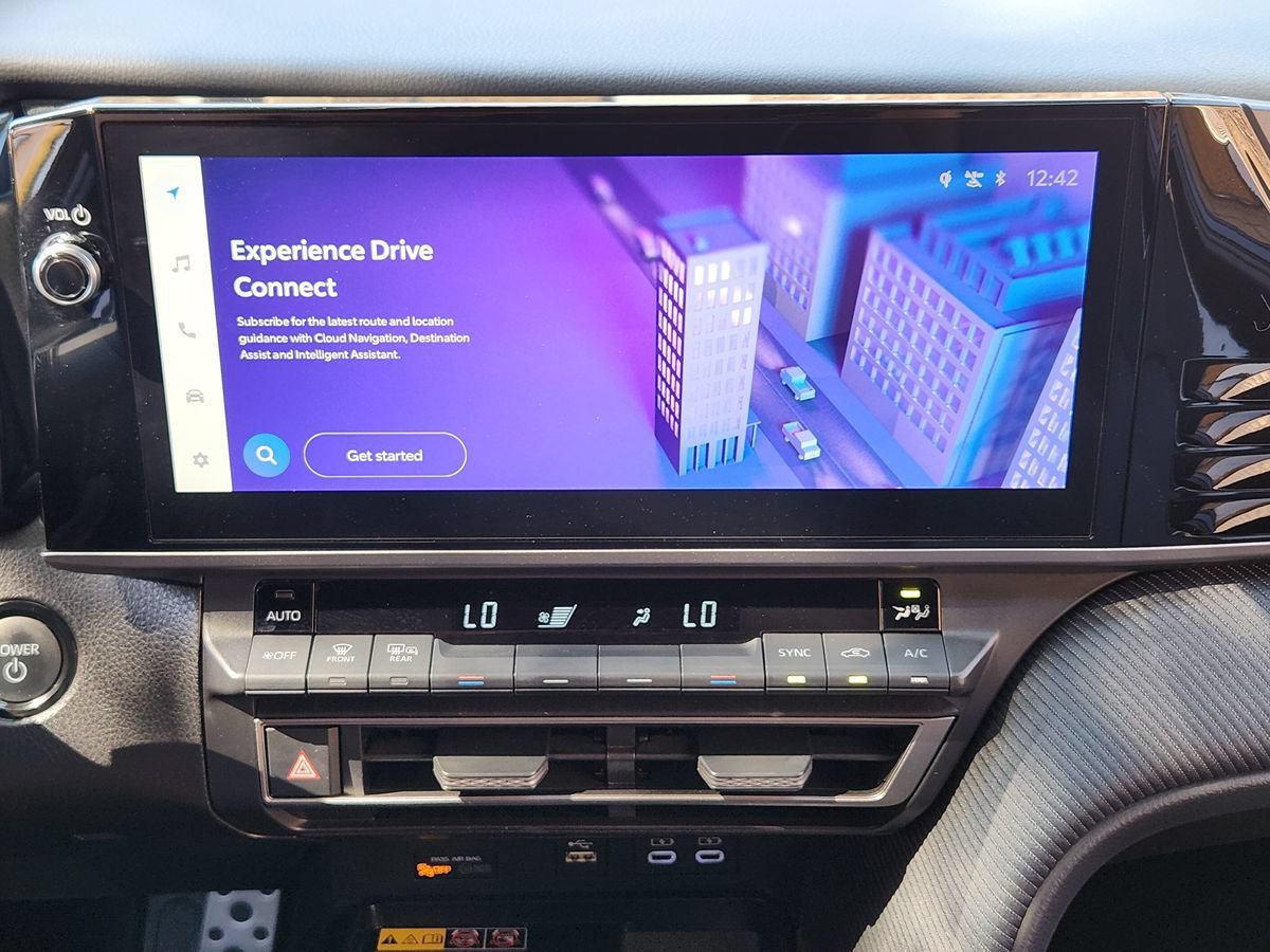 Used 2025 Toyota Camry SE w/ Multimedia Upgrade Package FWD image 32