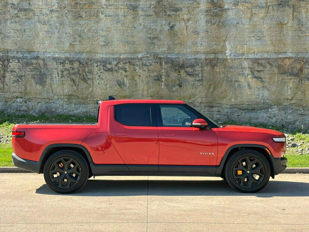 Used 2022 Rivian R1T Launch Edition image 8