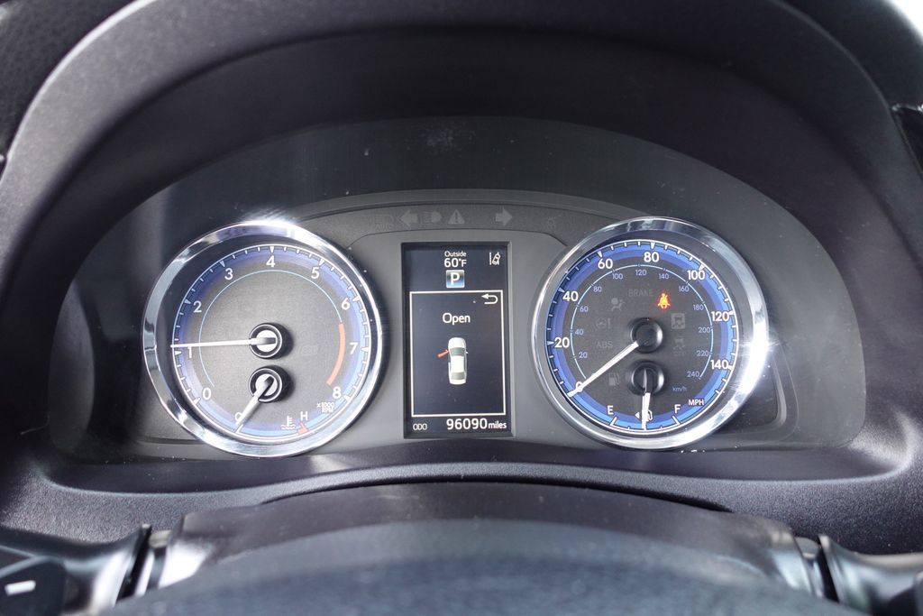 Used 2018 Toyota Corolla L image 15