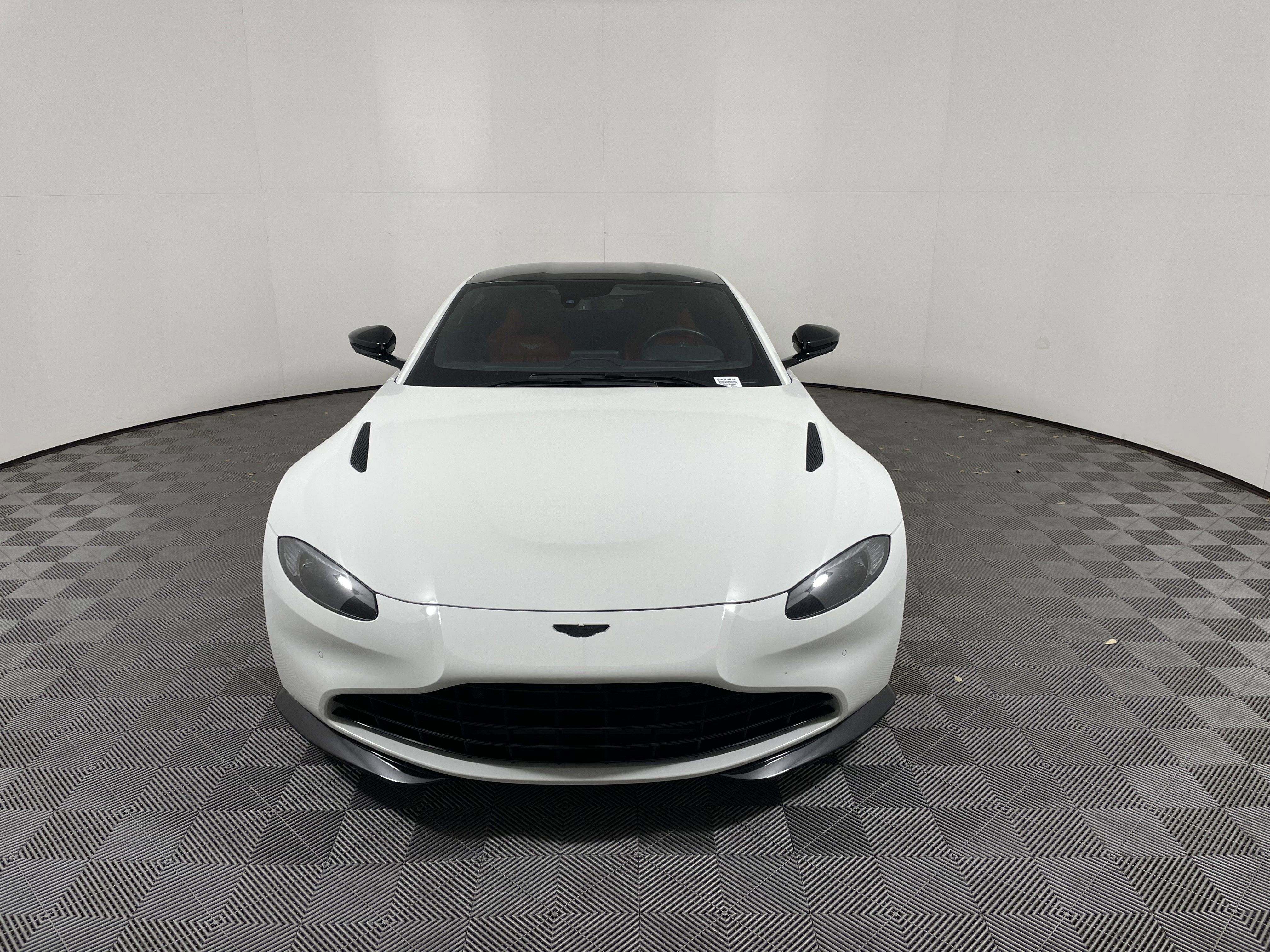 Used 2023 Aston Martin V8 Vantage Coupe image 8