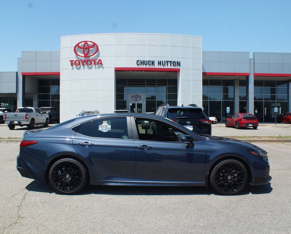 Used 2026 Toyota Camry SE FWD image 1