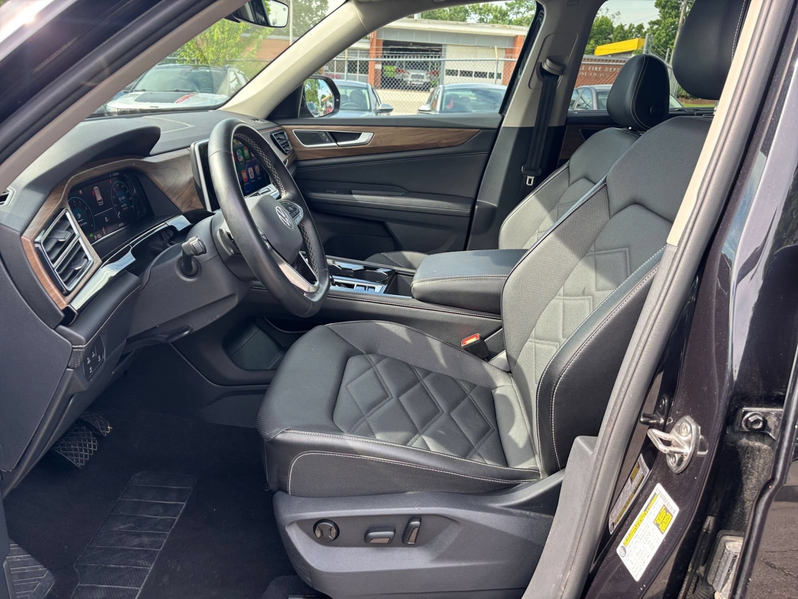 Used 2025 Volkswagen Atlas SE AWD/4WD image 28