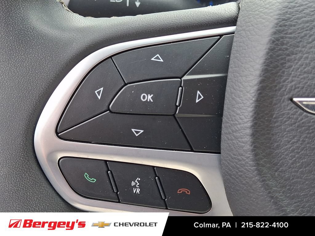 Used 2023 Chrysler Pacifica Touring-L FWD image 24