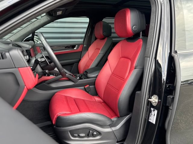 Used 2026 Porsche Cayenne GTS AWD/4WD image 5