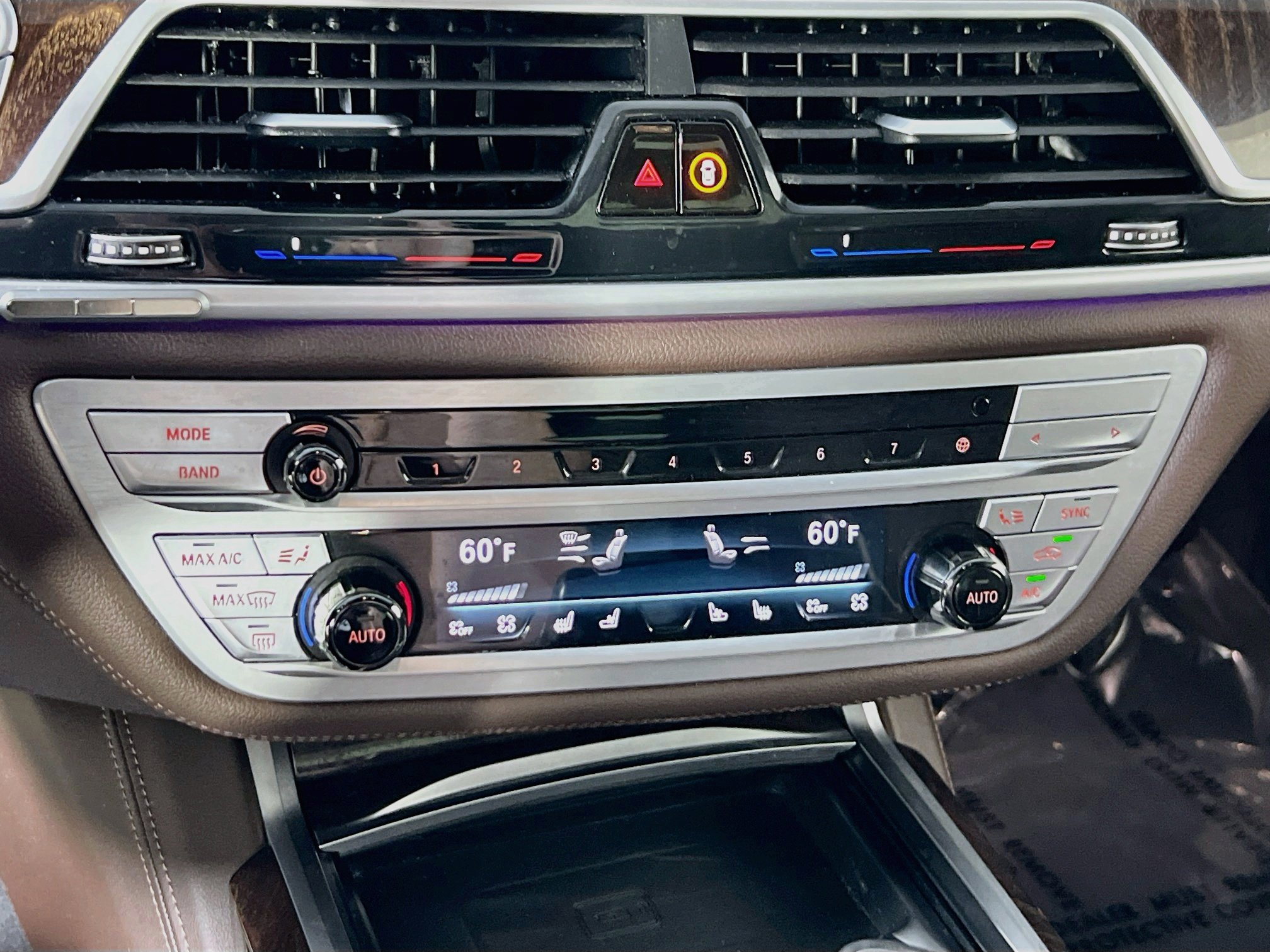 Used 2021 BMW 750i xDrive w/ Executive Package image 16