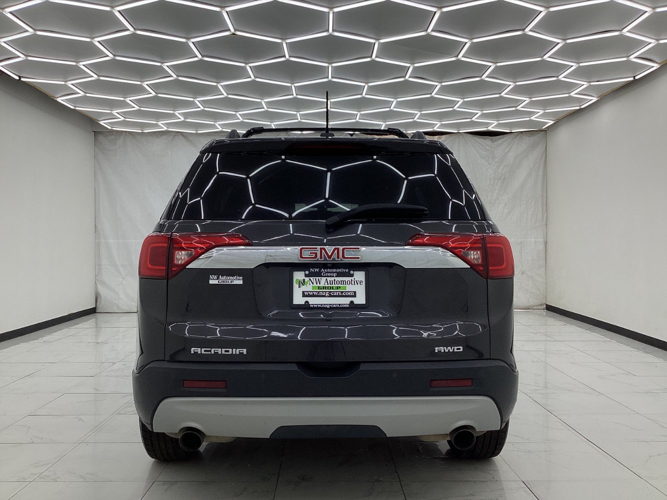 Used 2017 GMC Acadia SLT AWD/4WD image 10