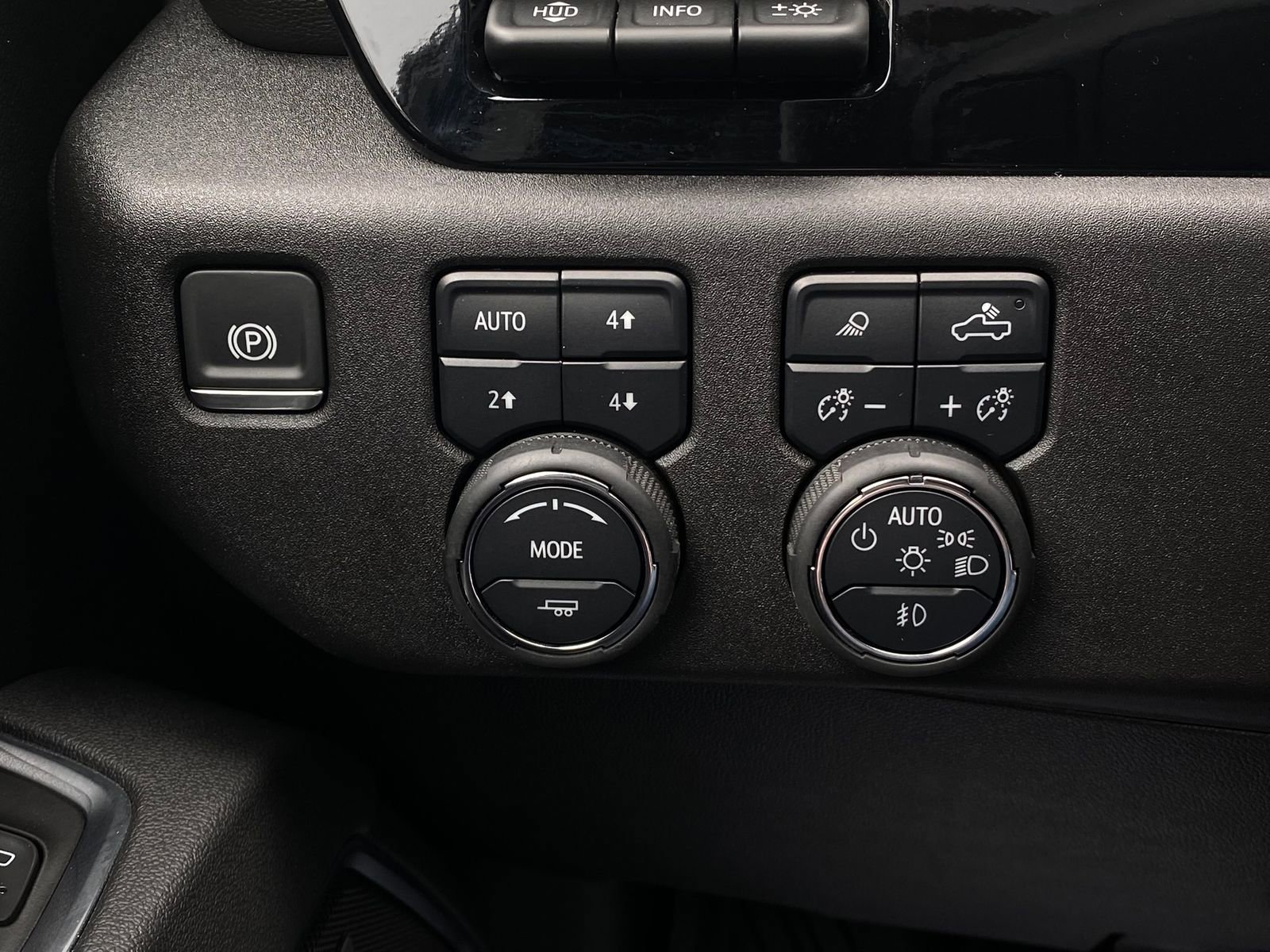 Used 2025 Chevrolet Silverado 2500 LTZ w/ LTZ Premium Package image 28