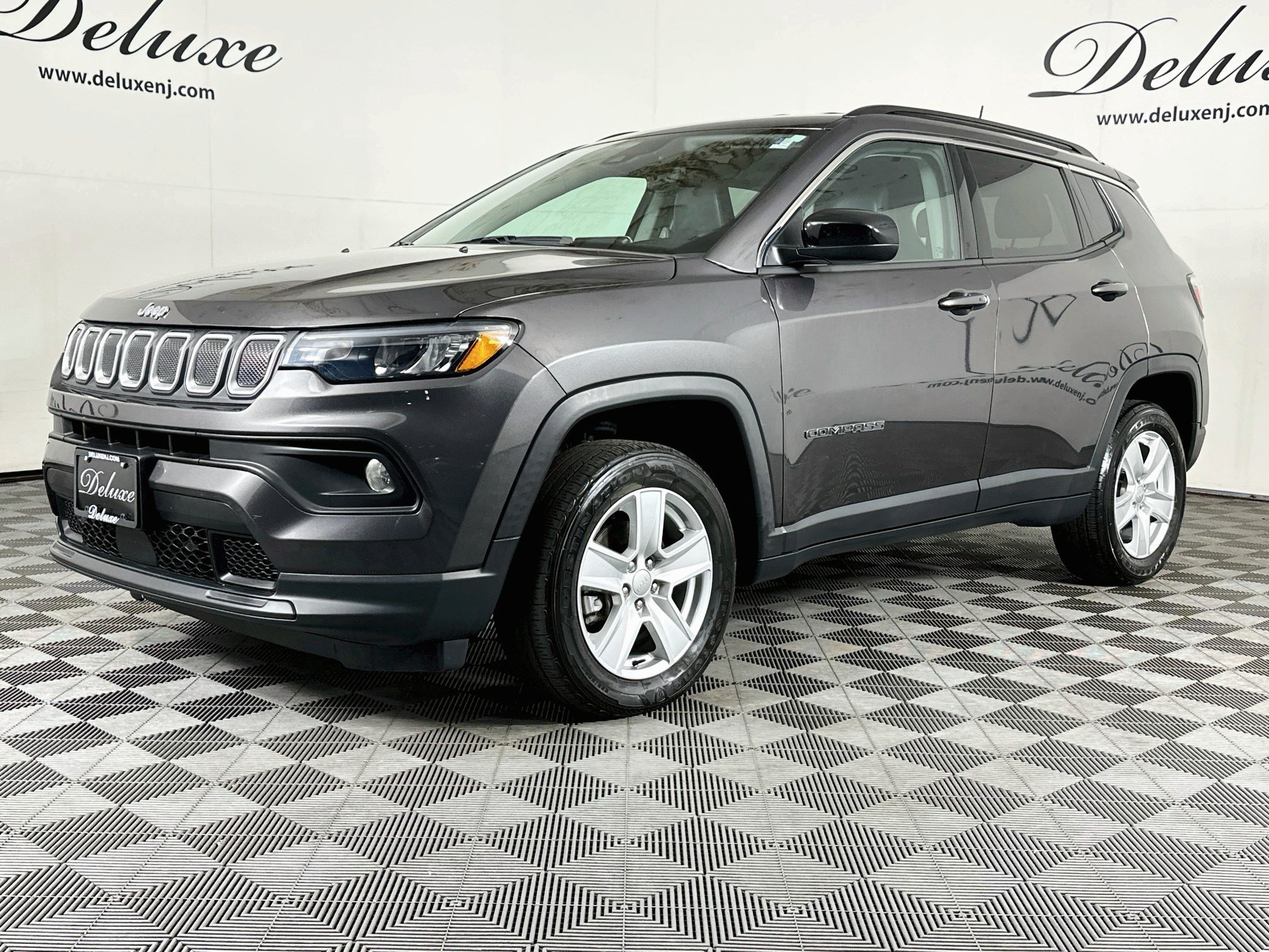 Used 2022 Jeep Compass Latitude w/ Convenience Group AWD/4WD image 3