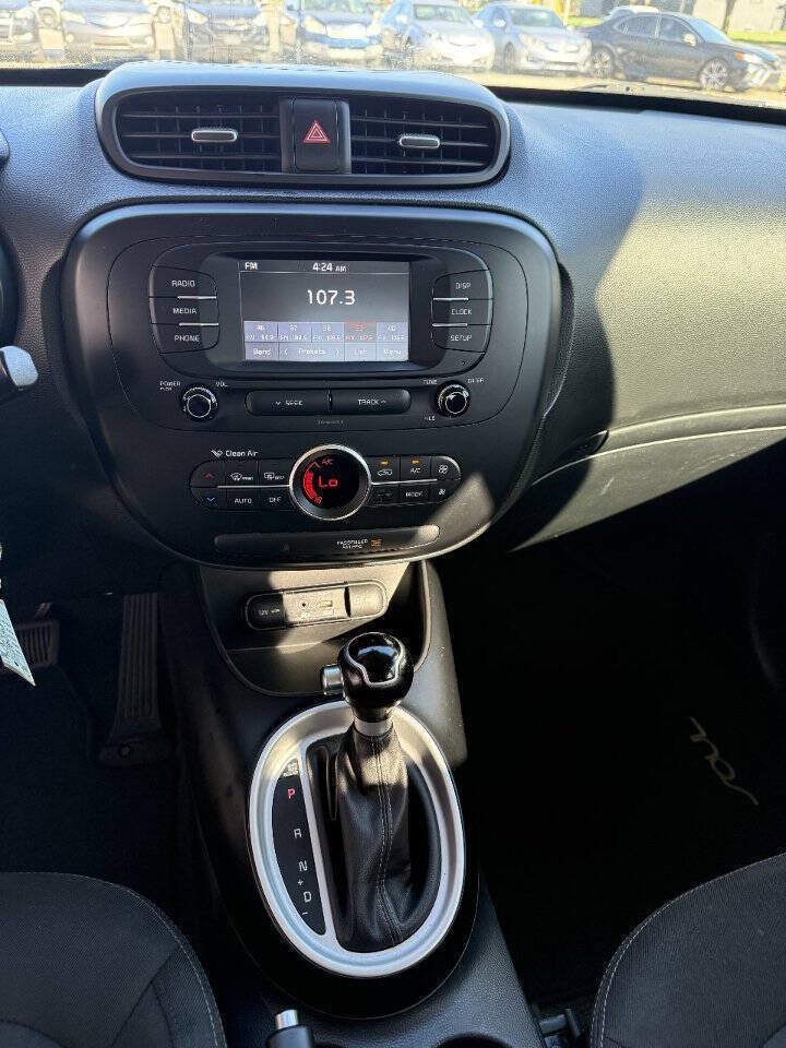 Used 2017 Kia Soul + w/ Designer's Package FWD image 17