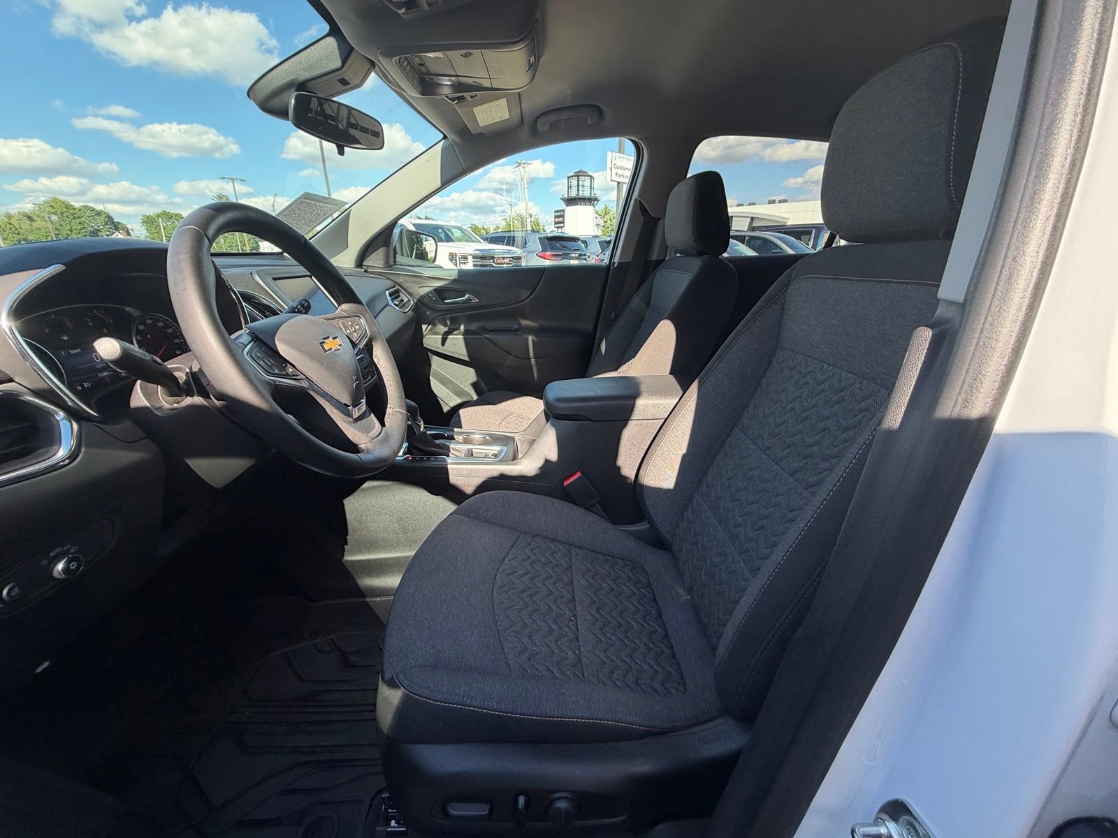 Used 2024 Chevrolet Equinox LT w/ LPO, Floor Liner Package FWD image 4