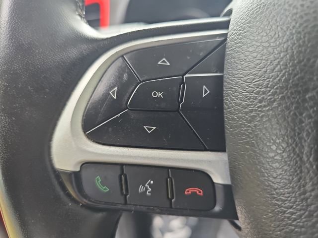 Used 2019 Jeep Renegade Latitude FWD image 17