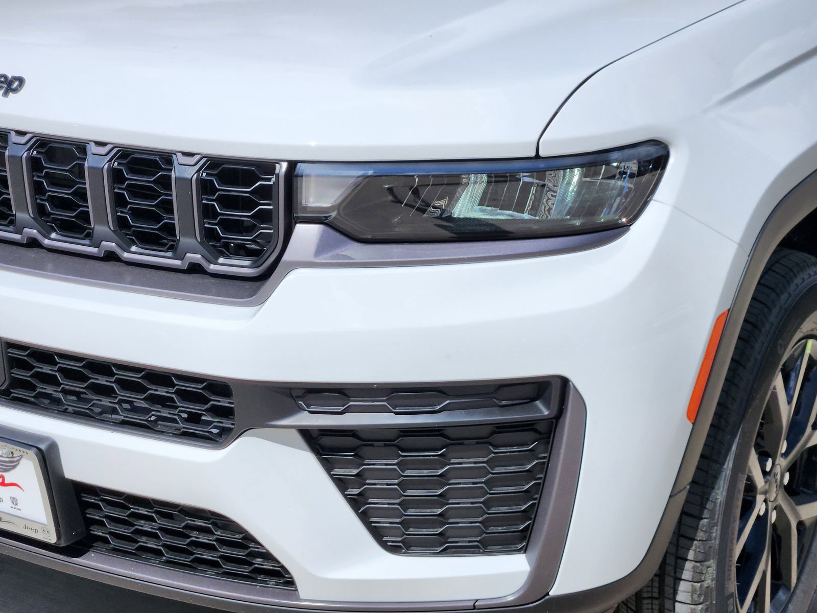 New 2026 Jeep Grand Cherokee Altitude AWD/4WD image 9