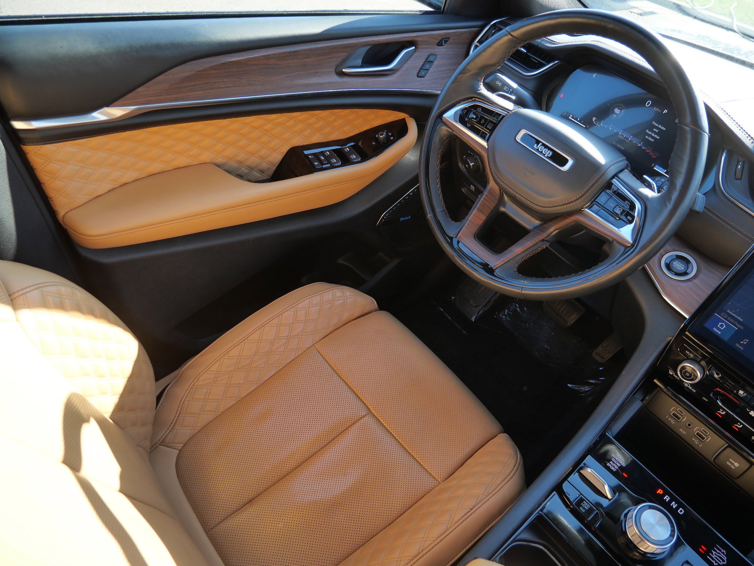 Used 2023 Jeep Grand Cherokee L Summit w/ High Altitude Package image 9