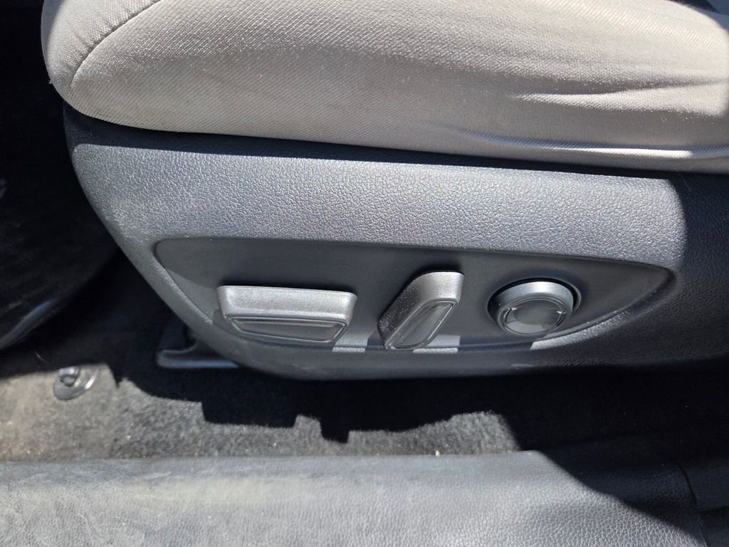 Used 2021 Toyota RAV4 XLE FWD image 5