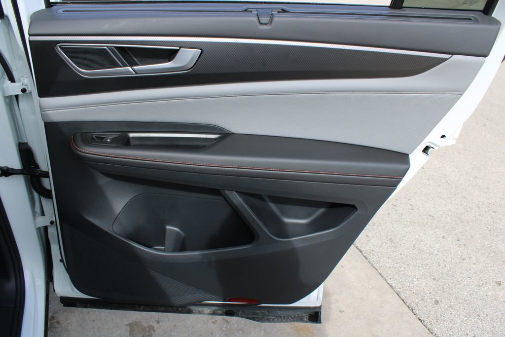 Certified 2025 Volkswagen Atlas Peak Edition SE image 24