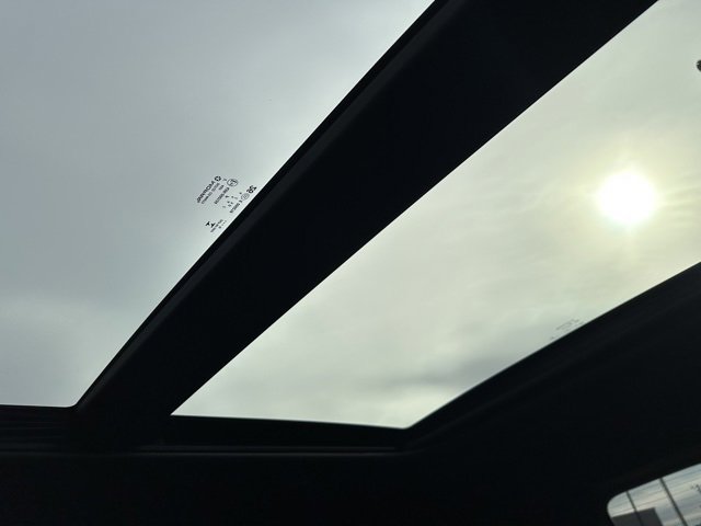 Used 2016 Jeep Grand Cherokee Limited w/ Luxury Group II image 29