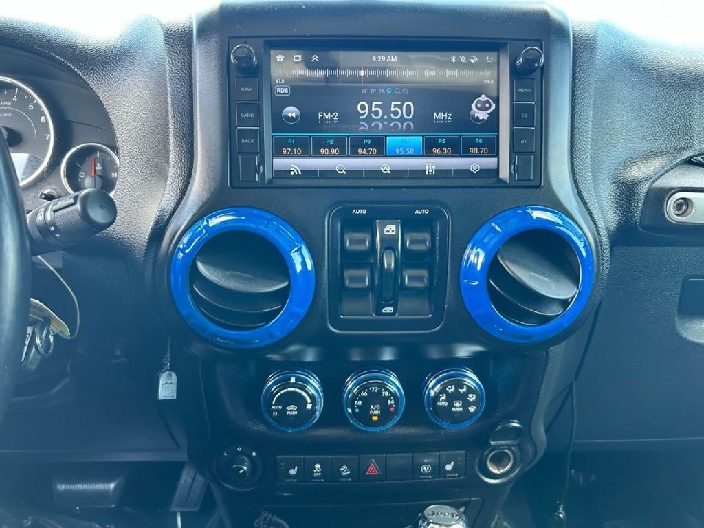 Used 2015 Jeep Wrangler Unlimited Rubicon w/ Connectivity Group AWD/4WD image 24
