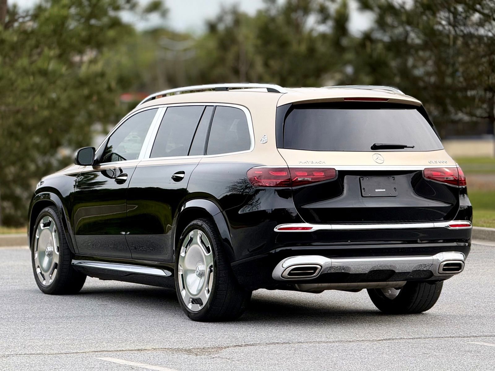 Used 2024 Mercedes-Benz Maybach GLS 600 4MATIC image 10