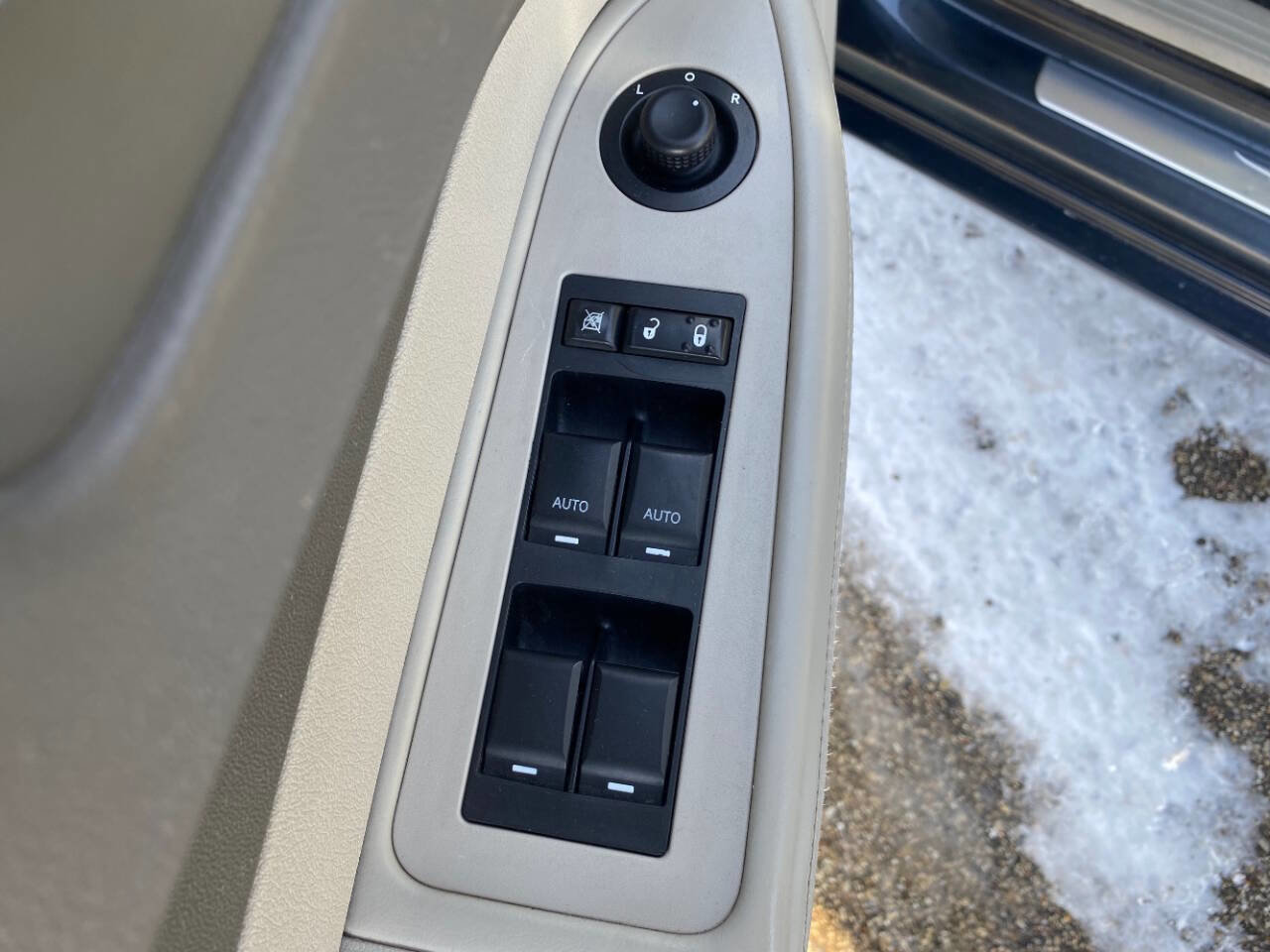 Used 2008 Chrysler 300 C w/ Protection Group II image 26