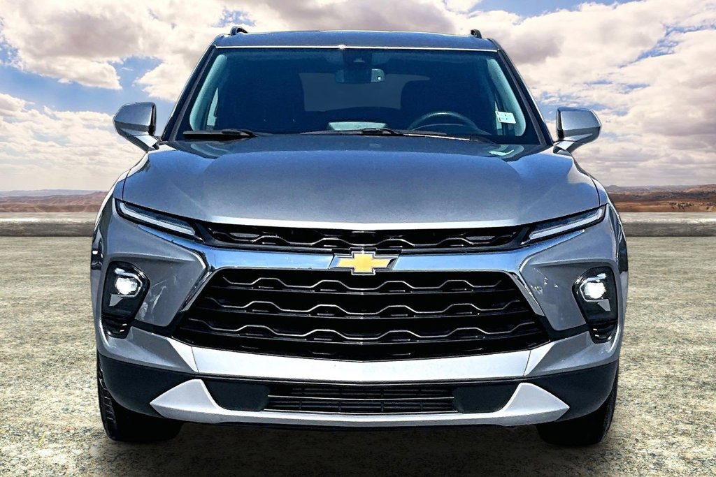 Used 2024 Chevrolet Blazer LT w/ Convenience Package FWD image 2