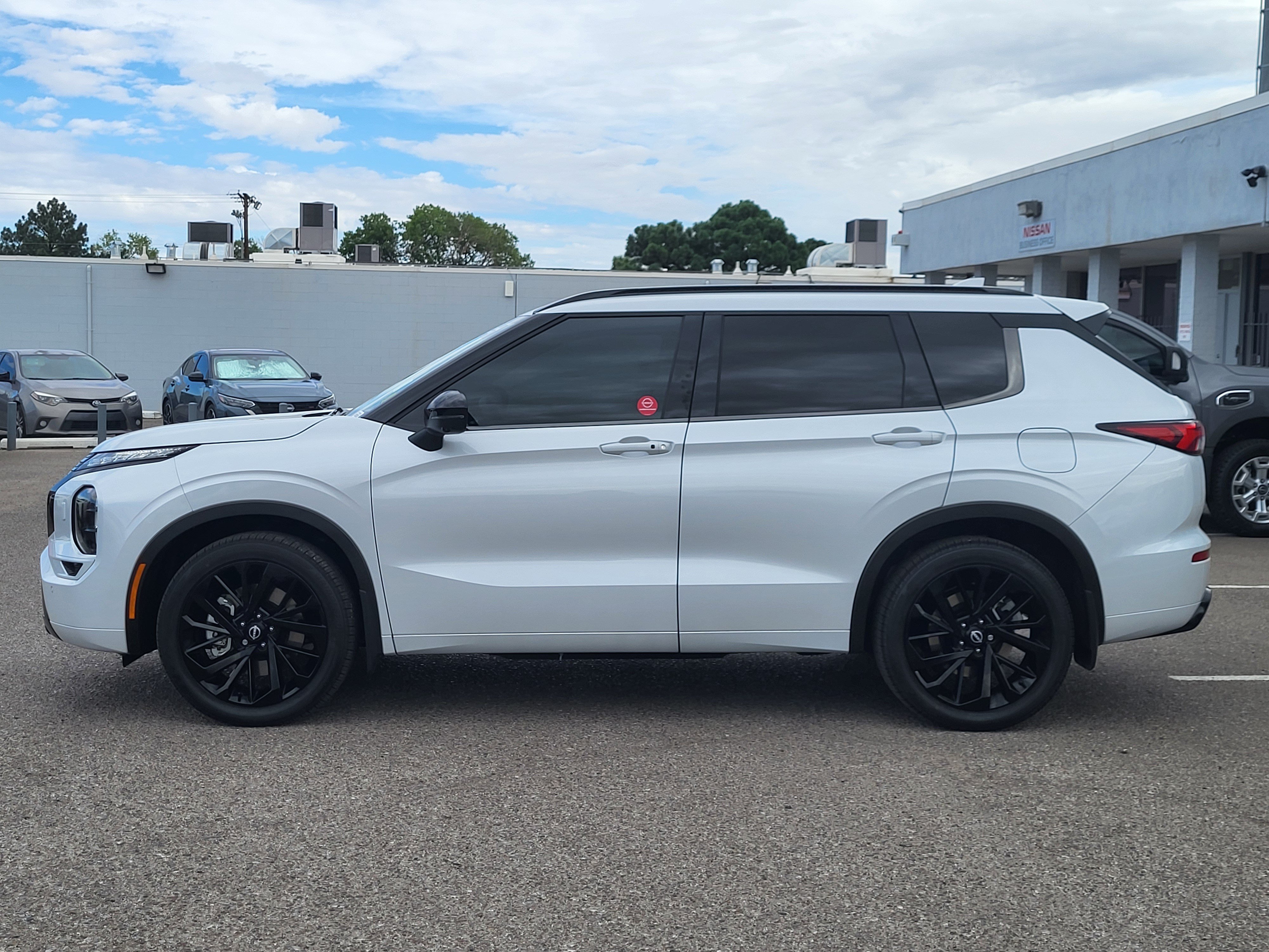 Used 2026 Nissan Rogue Platinum AWD/4WD image 3