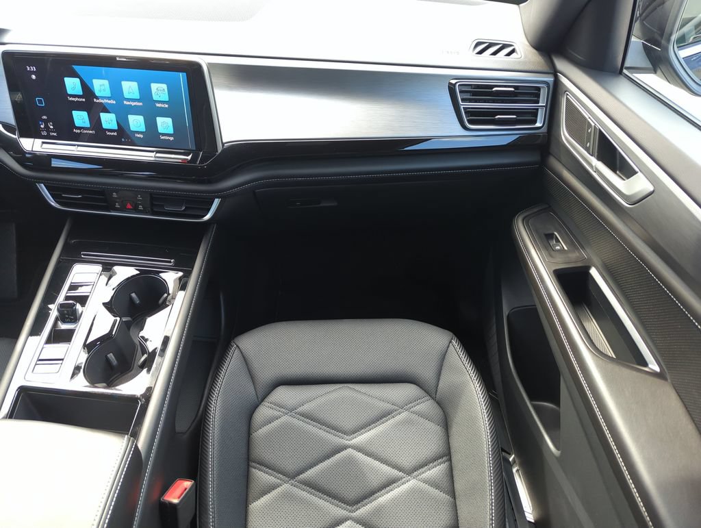 Used 2024 Volkswagen Atlas Cross Sport SE w/ Panoramic Sunroof Package FWD image 15