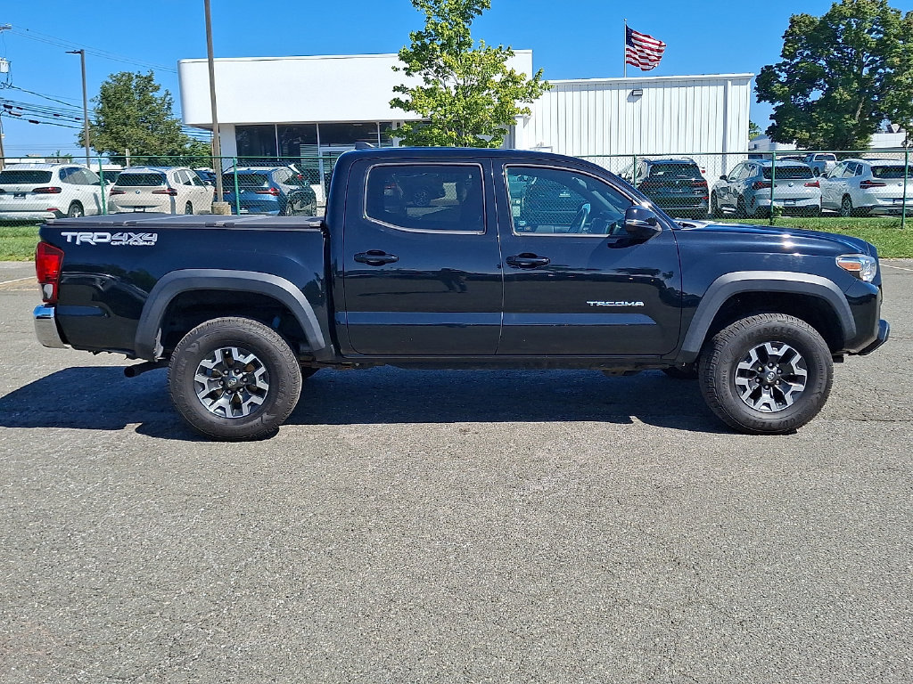 Used 2019 Toyota Tacoma TRD Off-Road AWD/4WD image 10