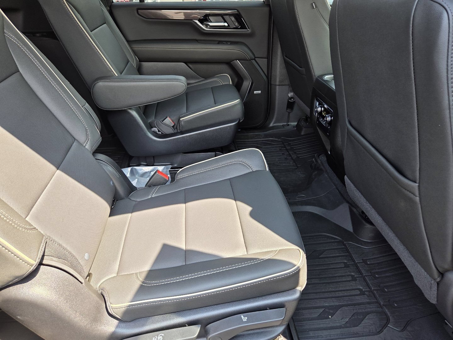 New 2026 GMC Yukon XL Elevation AWD/4WD image 24