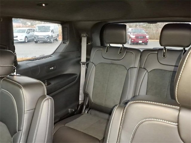 New 2025 Jeep Grand Cherokee L Altitude image 13