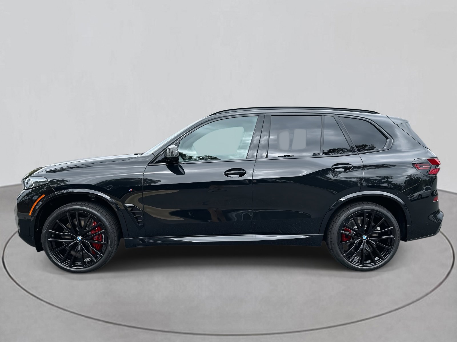 New 2026 BMW X5 M60i image 2