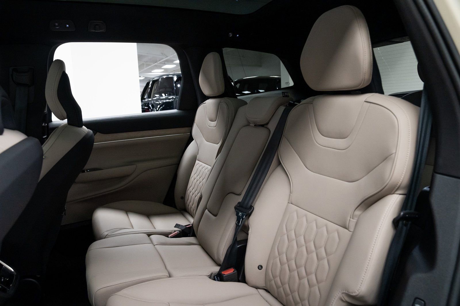 Used 2025 Volvo EX90 Plus AWD/4WD image 21