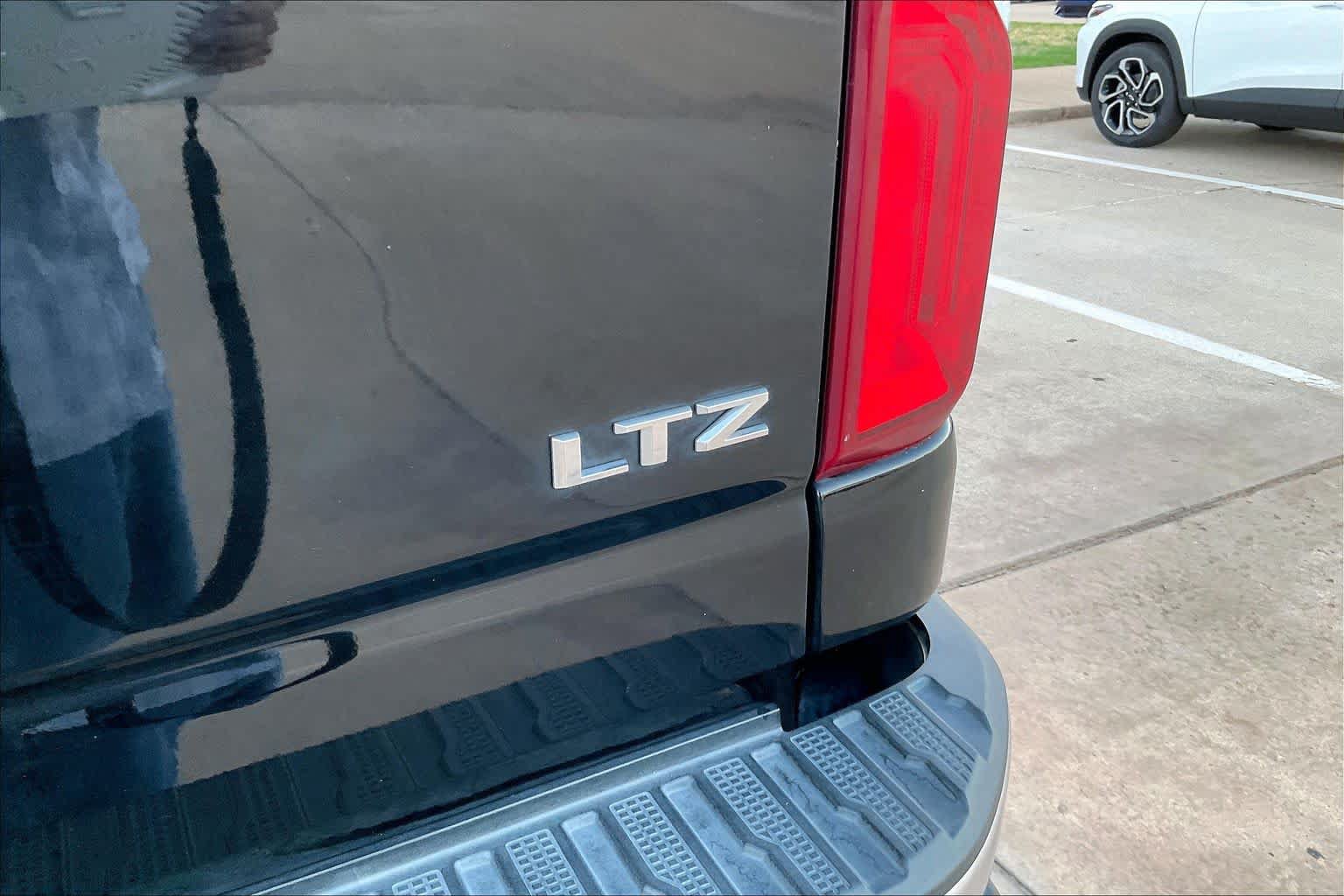 Used 2020 Chevrolet Silverado 2500 LTZ w/ LTZ Premium Package AWD/4WD image 11