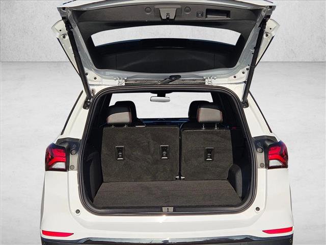 Used 2022 Chevrolet Equinox RS w/ Infotainment Package image 6