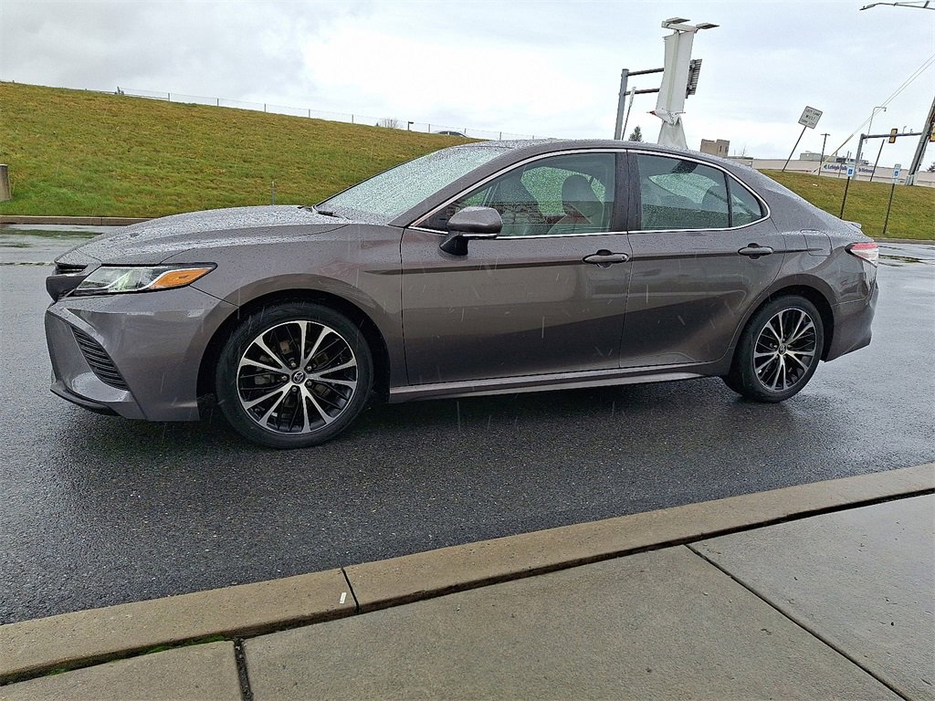 Used 2019 Toyota Camry SE image 5