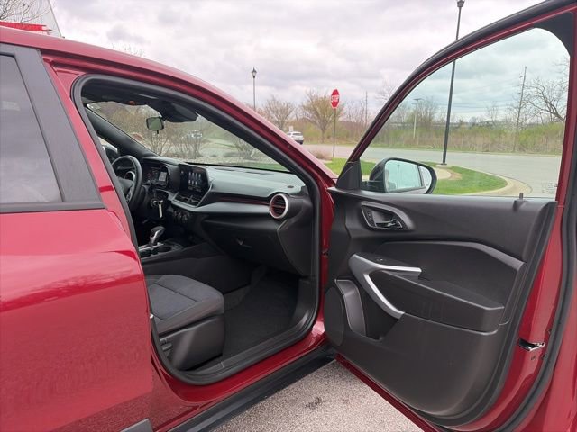 Used 2024 Chevrolet Trax RS w/ Driver Confidence Package image 16