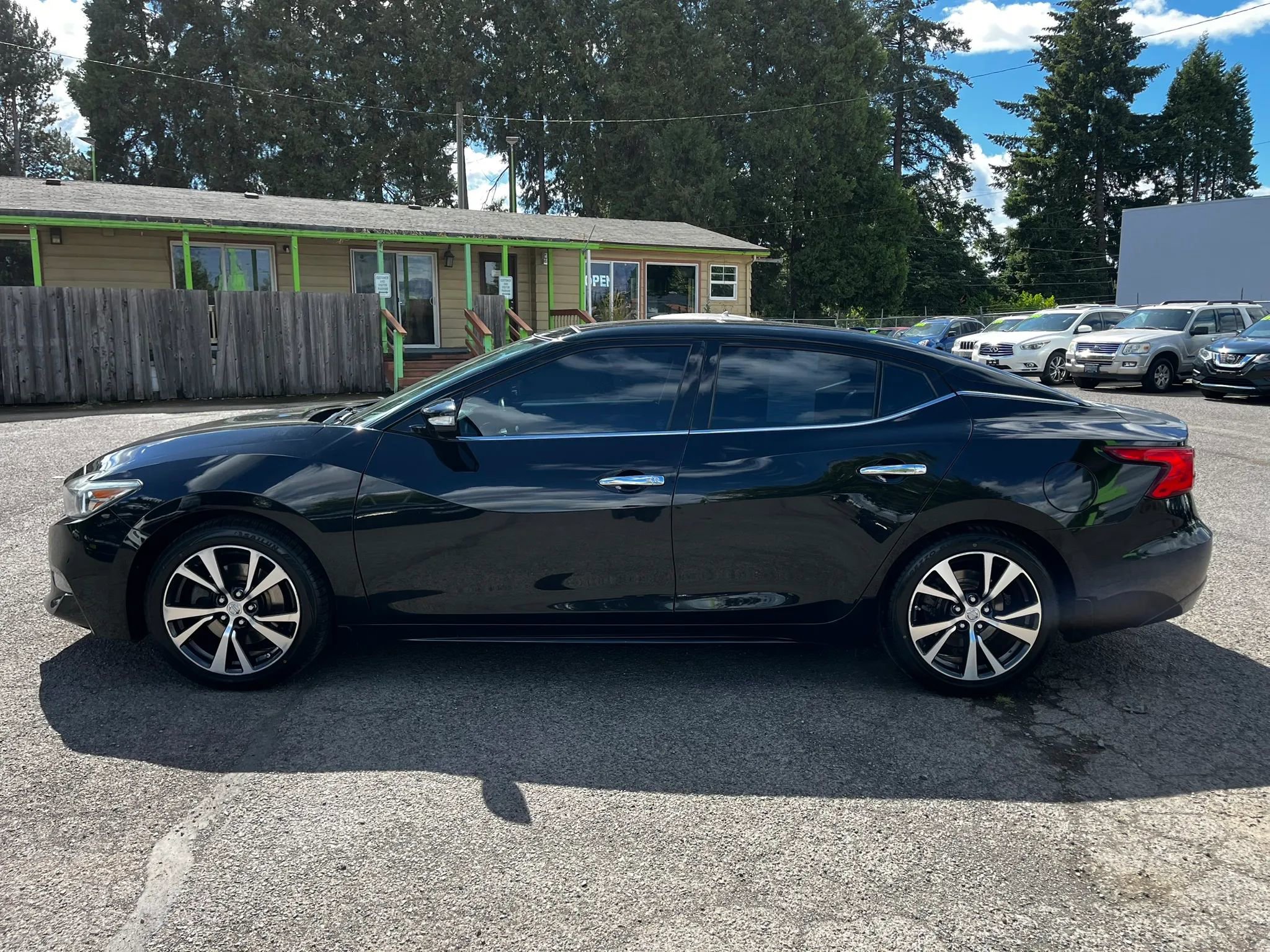 Used 2017 Nissan Maxima Platinum w/ Interior Lighting Package FWD image 7