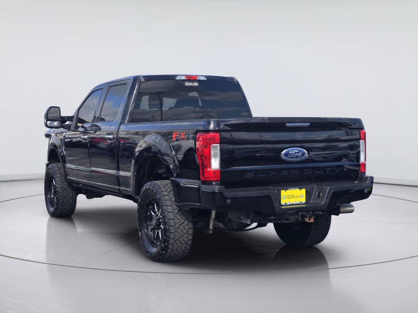 Used 2017 Ford F250 XLT w/ XLT Premium Package AWD/4WD image 6