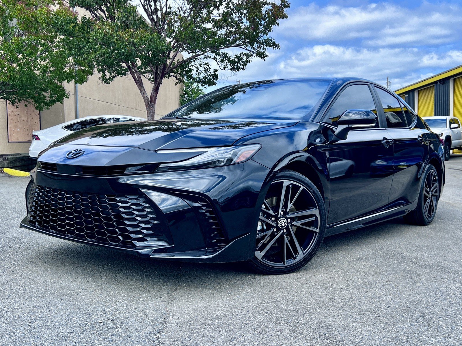 Used 2025 Toyota Camry XSE FWD image 2