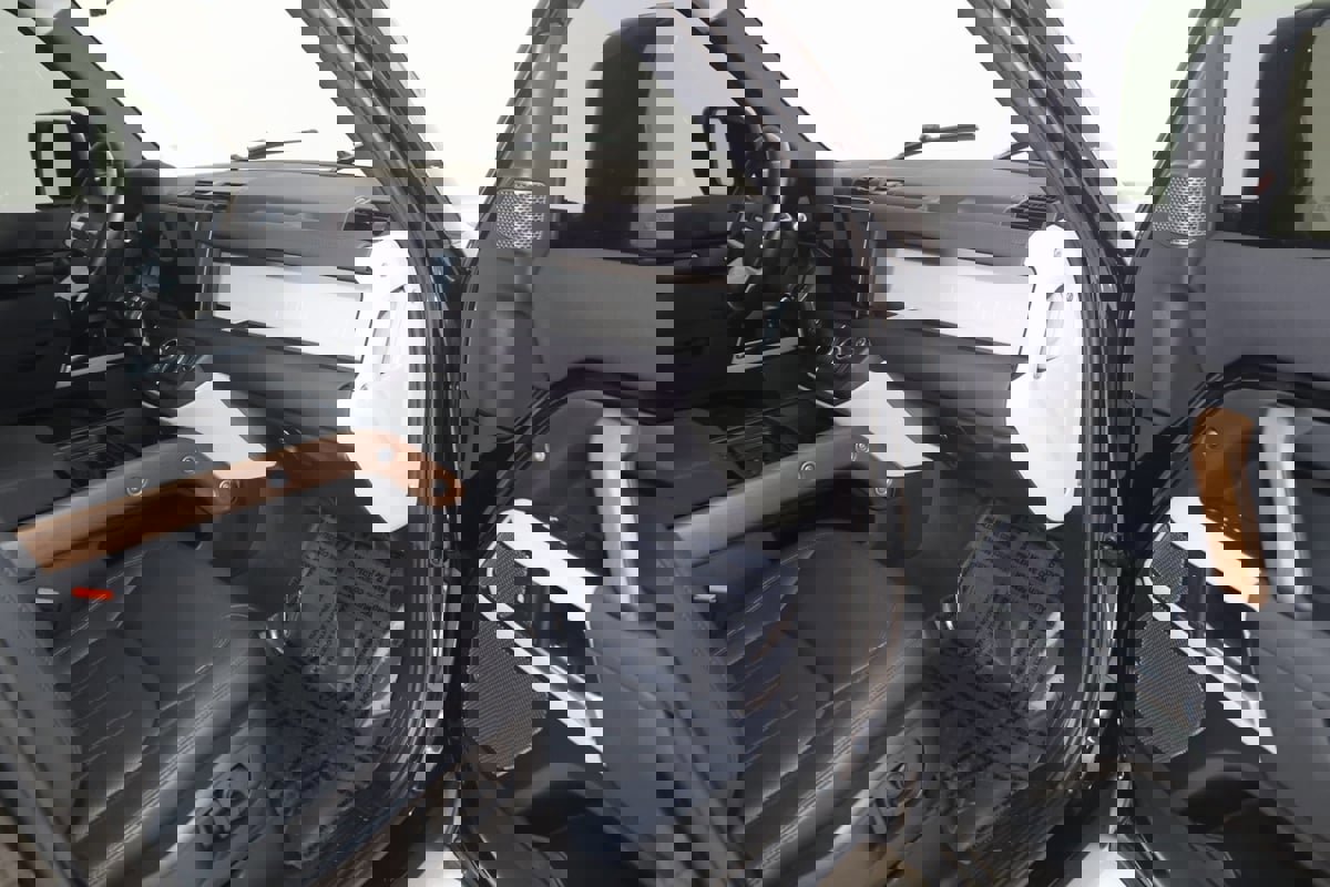 Used 2022 Land Rover Defender 110 SE image 44