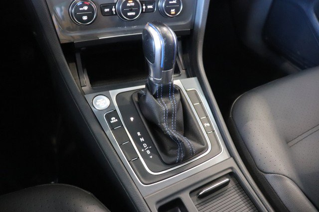 Used 2016 Volkswagen e-Golf SEL Premium image 37