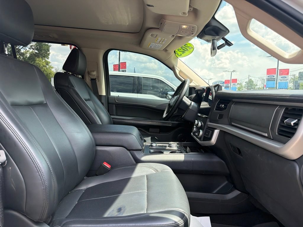 Used 2023 Ford Expedition XLT AWD/4WD image 5